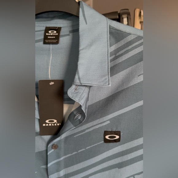 Oakley NEW WITH TAGS Men’s Tempo Print Button Down Shirt Size Medium - Picture 7 of 17
